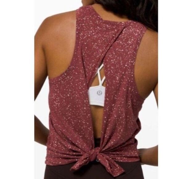 Lululemon size 4 all tied up burgundy red paint splatter - Picture 1 of 4